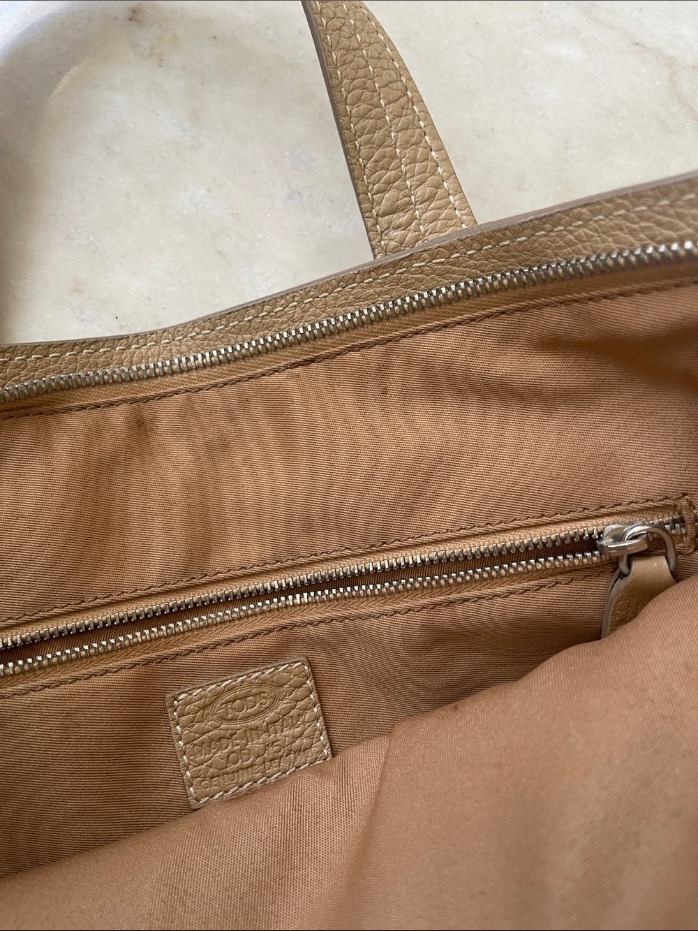 Tod’s Leather Shoulder Tote in Tan - Picture 5 of 8